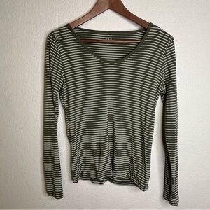 Gap Favorite Striped Olive Green and White V-Neck Long Sleeve Top Size Medium